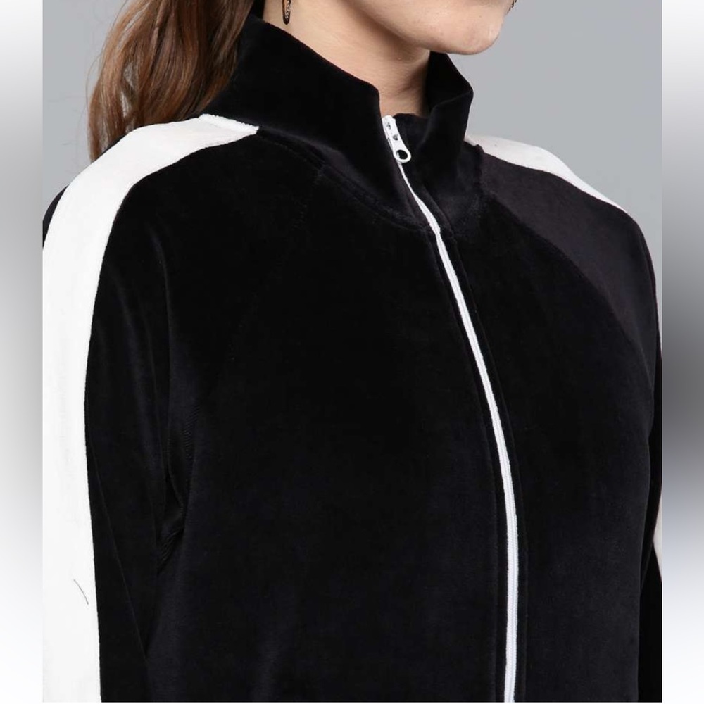 Forever 21 Women’s Black Solid Velour Zip Up Jacket